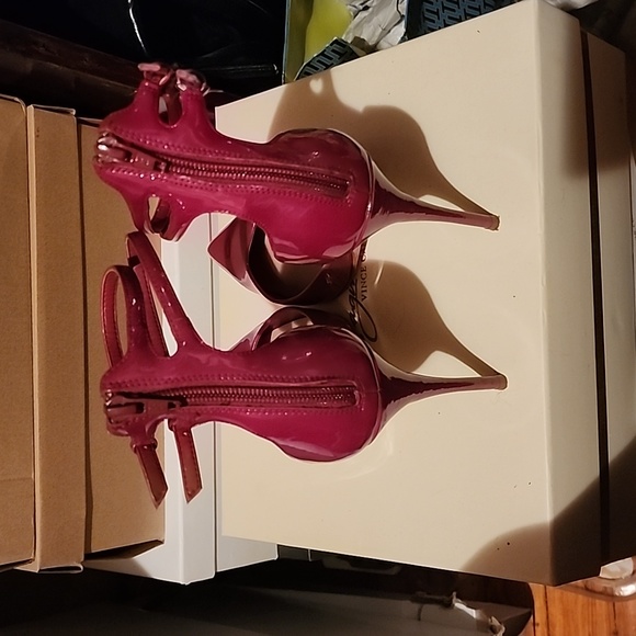 Aldo bordeaux red patent pump with double ankle strap Size 8.5 (39) - Picture 3 of 4